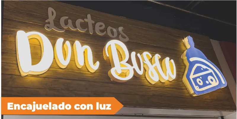 Letras encajueladas con luz instaladas